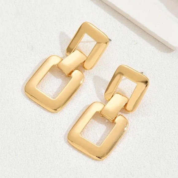 Jewelry - Gold Toned Modern Sleek Geometric Stud Earrings